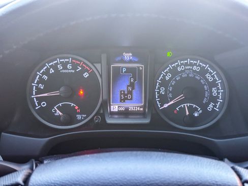 Used 2023 Toyota Tacoma TRD Off-Road image 27