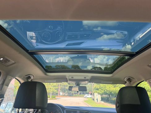 Used 2019 Volkswagen Tiguan SE w/ Panoramic Sunroof Package FWD image 44