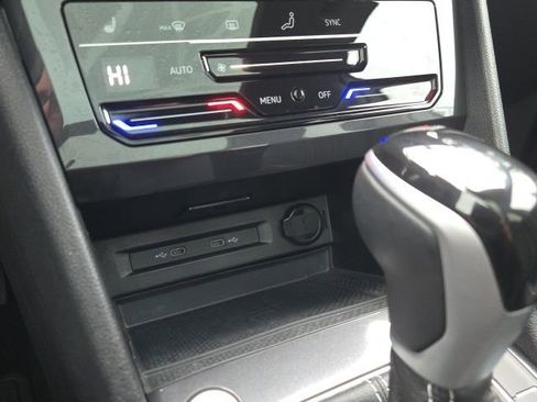 Used 2024 Volkswagen Tiguan SE image 16