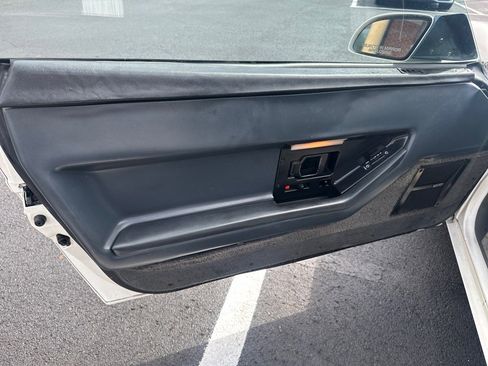 Used 1986 Chevrolet Corvette Convertible image 17