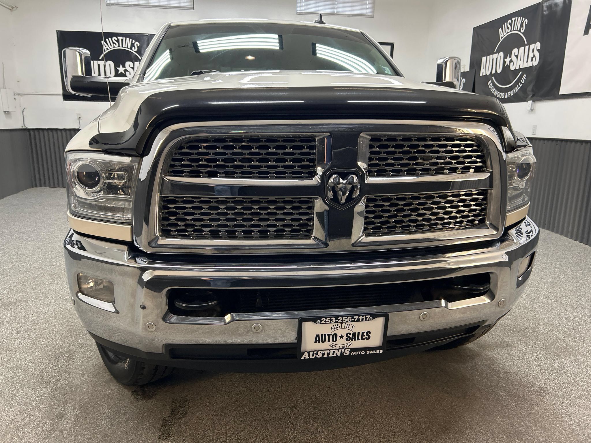 Used 2016 RAM 2500 Laramie w/ Convenience Group AWD/4WD image 2