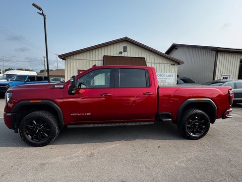 Used 2024 GMC Sierra 2500 AT4 w/ AT4 Premium Plus Package AWD/4WD image 2