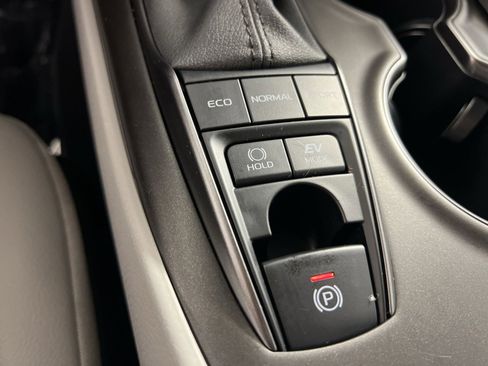 Used 2024 Toyota Camry SE image 32