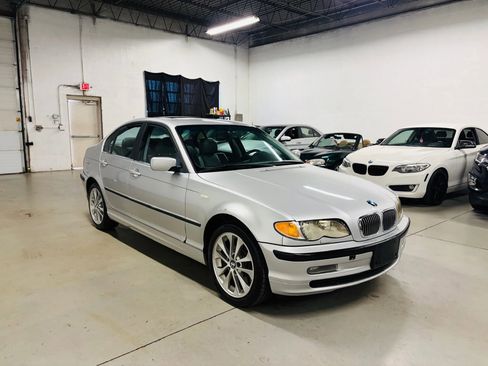 Used 2003 BMW 330xi Sedan AWD/4WD image 4