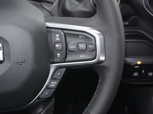 Used 2025 RAM 2500 Laramie AWD/4WD image 25