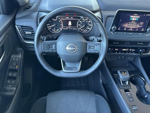 Used 2025 Nissan Rogue SV FWD image 26