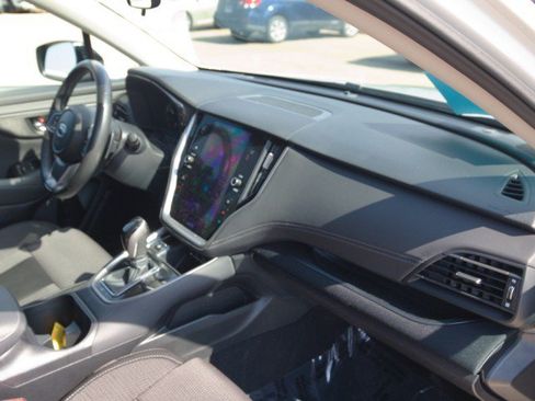 Used 2025 Subaru Outback Premium AWD/4WD image 32