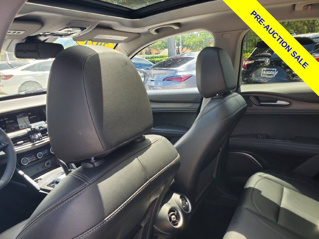 Used 2021 Alfa Romeo Stelvio Ti w/ Nero Edizione AWD/4WD image 11