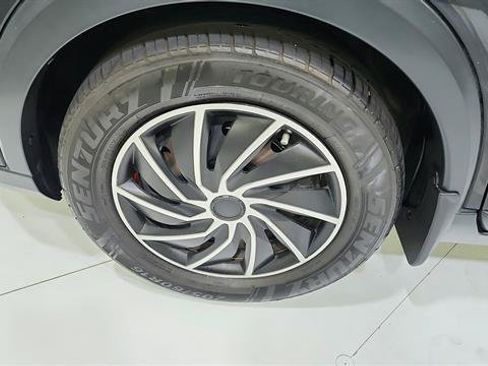 Used 2019 Nissan Kicks S FWD image 27