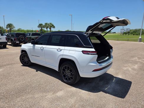 New 2026 Jeep Grand Cherokee Summit w/ Obsidian Package AWD/4WD image 27