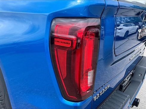Used 2023 GMC Sierra 1500 AT4 w/ Technology Package AWD/4WD image 42