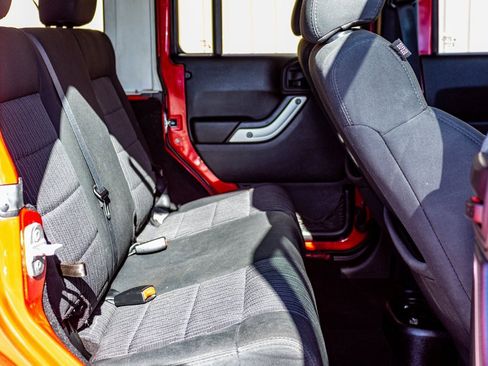 Used 2012 Jeep Wrangler Unlimited Sahara image 24