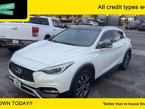 Used 2017 INFINITI QX30 Premium w/ Navigation Package image 1