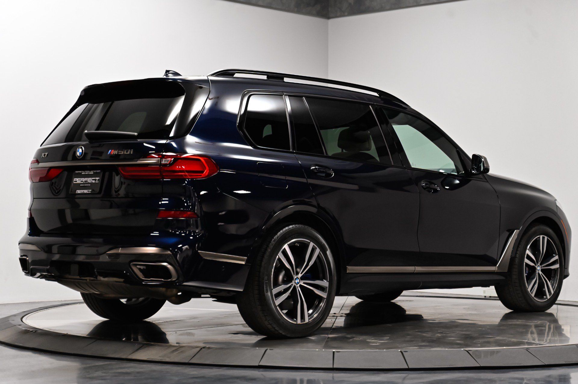 Used 2021 BMW X7 M50i AWD/4WD image 16