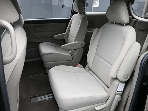 Used 2020 Kia Sedona L FWD image 13
