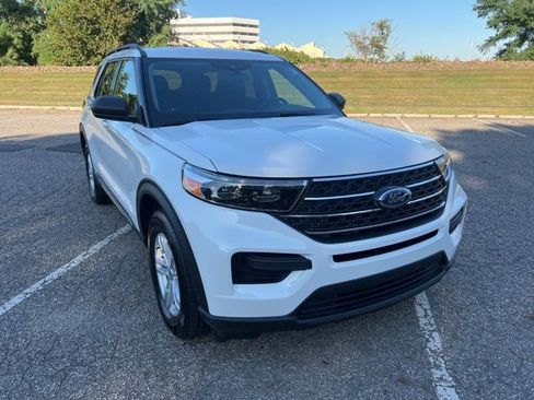 Certified 2022 Ford Explorer XLT w/ Class IV Trailer Tow Package image 2