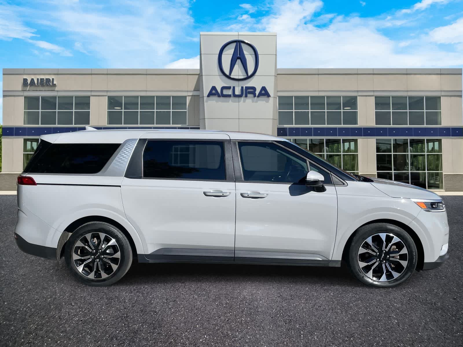 Used 2024 Kia Carnival EX FWD image 6