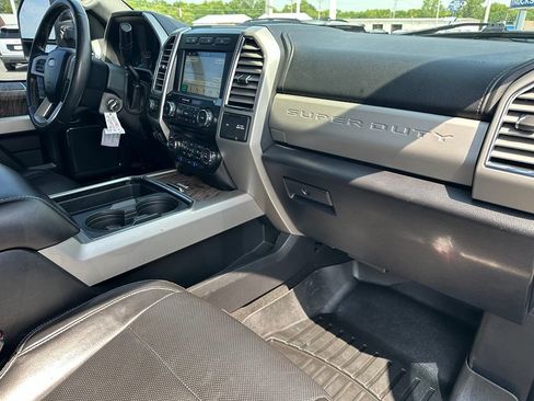 Used 2017 Ford F250 Lariat w/ Lariat Value Package AWD/4WD image 32
