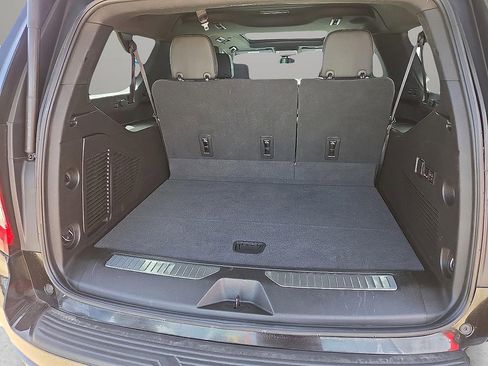 Used 2023 GMC Yukon XL AT4 image 9