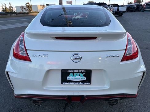 Used 2017 Nissan 370Z NISMO image 5
