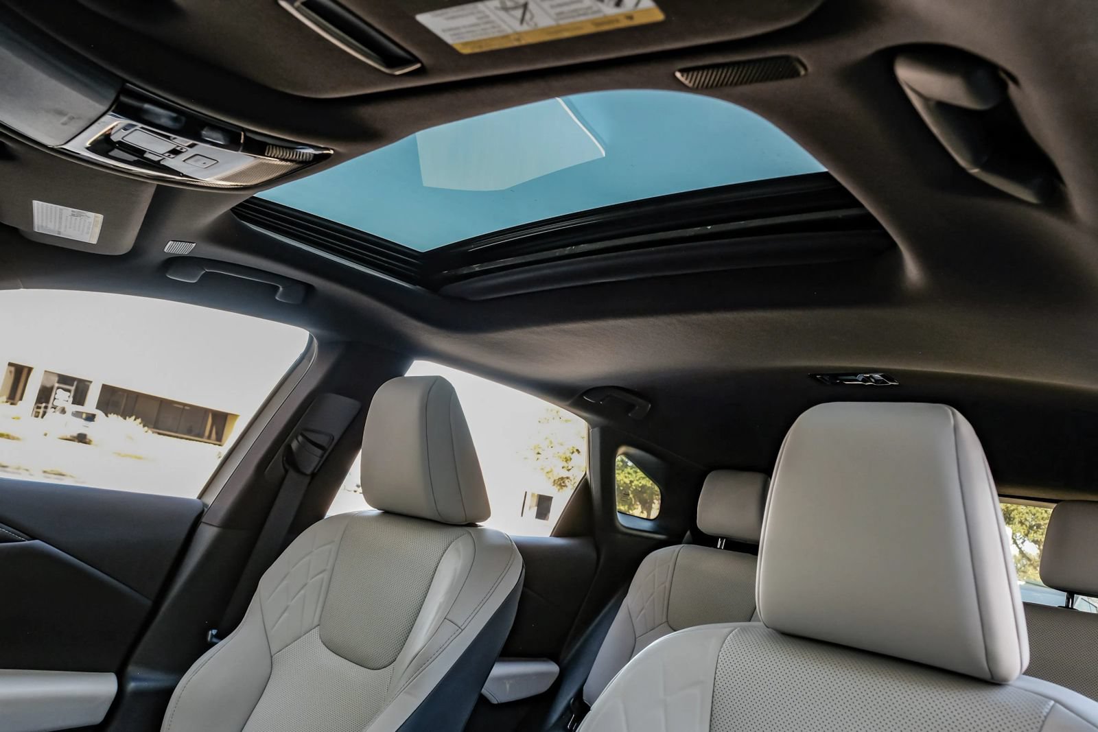 Used 2023 Lexus RX 350 Premium w/ Accessory Package (Z1) FWD image 4