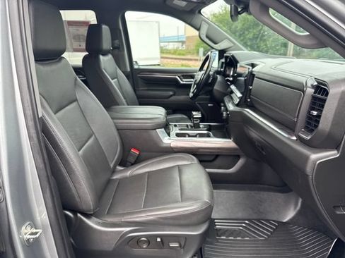 Used 2023 Chevrolet Silverado 1500 LTZ AWD/4WD image 32