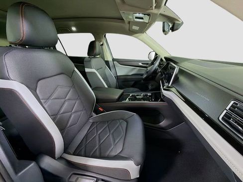 New 2026 Volkswagen Atlas Peak Edition AWD/4WD image 32