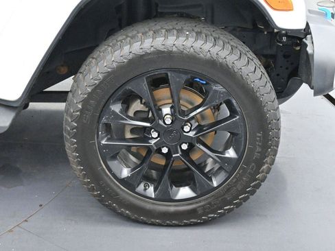 Used 2022 Jeep Wrangler Unlimited Sahara AWD/4WD image 32