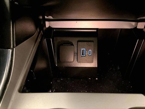 Certified 2021 Ford Explorer XLT w/ Equipment Group 202A image 32