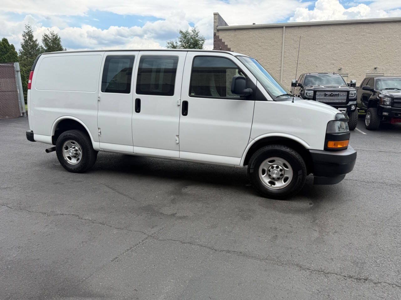 Used 2018 Chevrolet Express 2500 RWD image 8