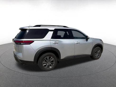 Used 2025 Nissan Pathfinder SV FWD image 12