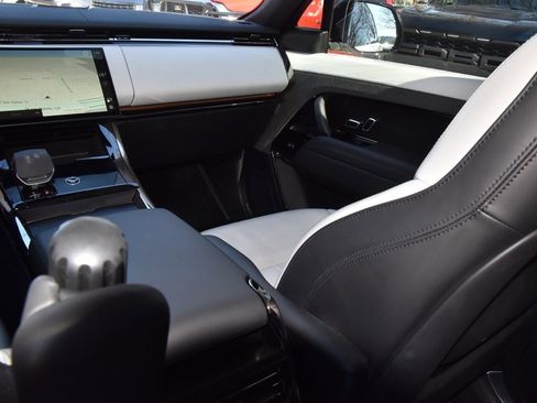 Used 2024 Land Rover Range Rover Sport Dynamic SE image 17