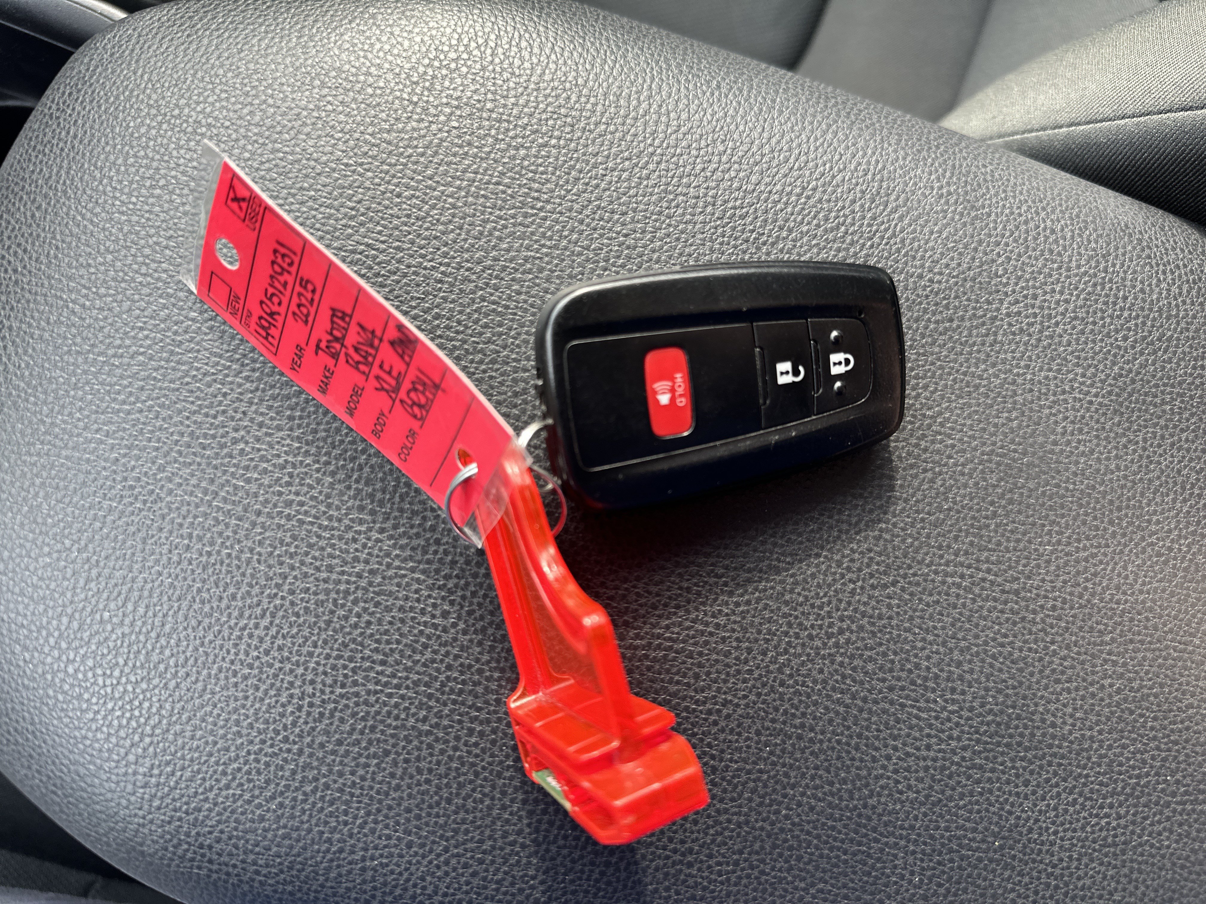 Used 2025 Toyota RAV4 XLE AWD/4WD image 30