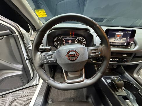Certified 2025 Nissan Rogue SV AWD/4WD image 9