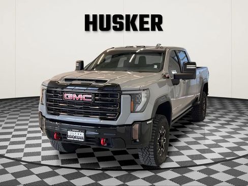 Used 2024 GMC Sierra 2500 AT4X image 4
