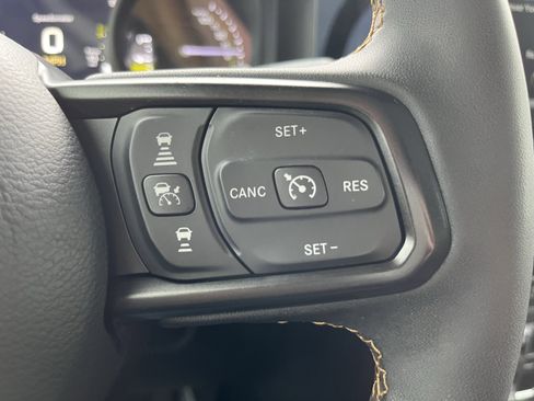 Used 2024 Jeep Wrangler Unlimited image 20