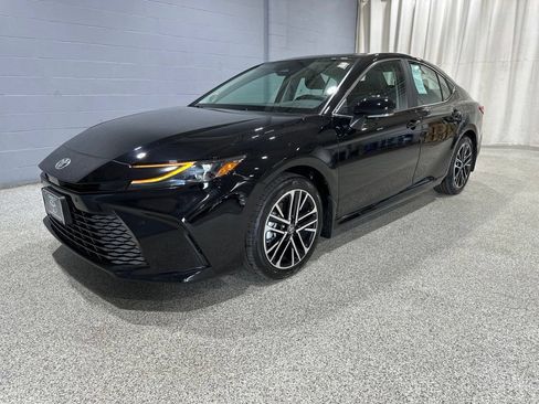 Used 2026 Toyota Camry XLE w/ Premium Plus Package AWD/4WD image 5