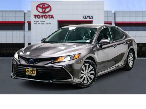 Used 2021 Toyota Camry LE image 1