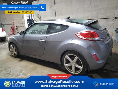 Used 2013 Hyundai Veloster w/ Style Pkg image 3