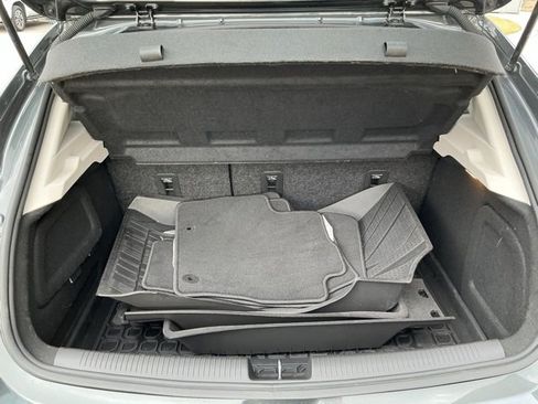 Used 2018 Chevrolet Cruze LT w/ Convenience Package image 15