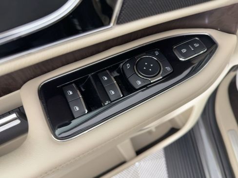 Used 2018 Lincoln Navigator Premiere image 16