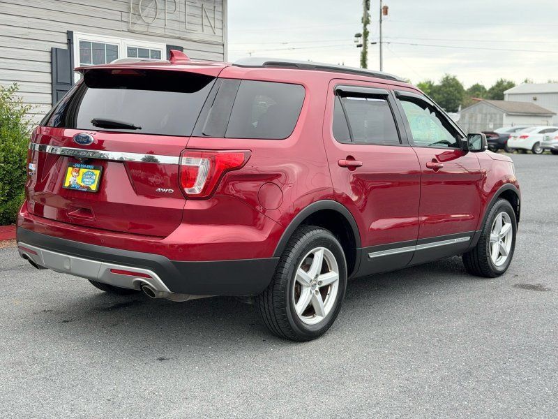 Used 2017 Ford Explorer XLT w/ Equipment Group 202A AWD/4WD image 5