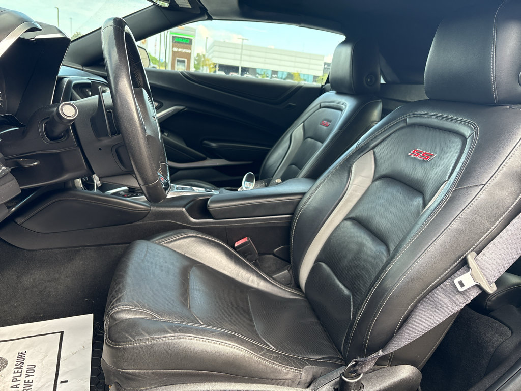 Used 2016 Chevrolet Camaro SS RWD image 10