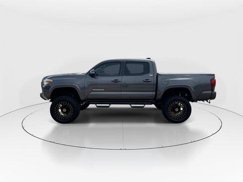 Used 2022 Toyota Tacoma SR5 w/ Technology Package RWD image 5