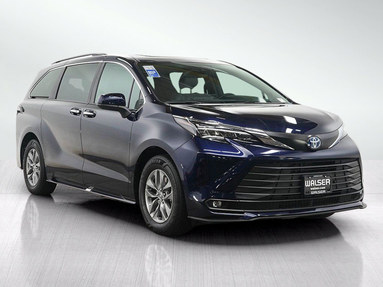 Used 2025 Toyota Sienna XLE w/ XLE Plus Package AWD/4WD image 7