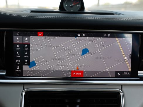 Used 2020 Porsche Panamera image 40