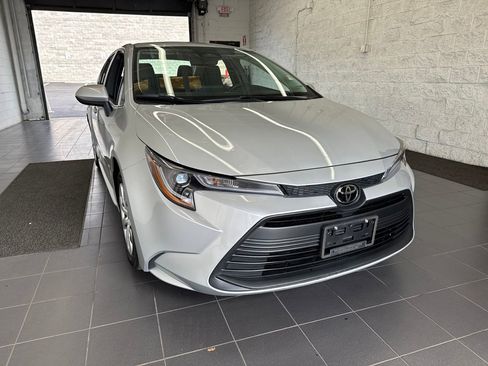 Used 2024 Toyota Corolla LE FWD image 2