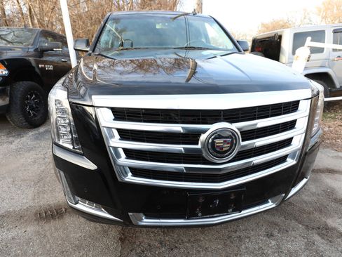 Used 2015 Cadillac Escalade Premium image 3