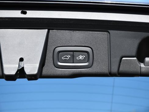 Certified 2025 Volvo XC60 B5 Plus image 24