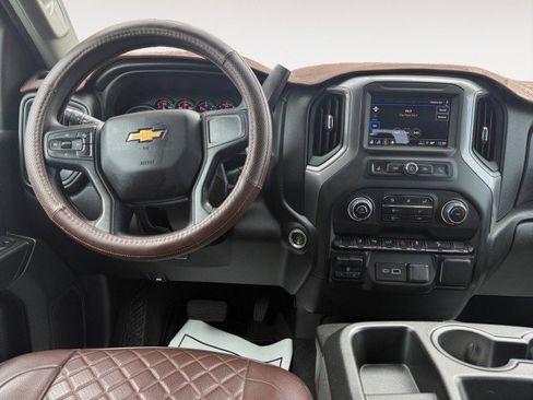 Used 2024 Chevrolet Silverado 2500 Custom w/ Custom Value Package image 4